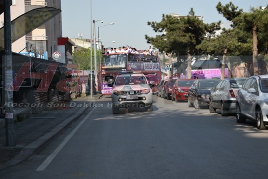 Gebze Şampiyonu Bağrına Bastı