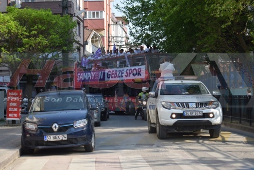 Gebze Şampiyonu Bağrına Bastı