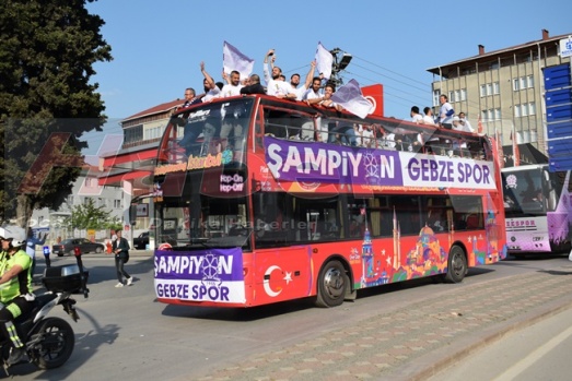 Gebze Şampiyonu Bağrına Bastı