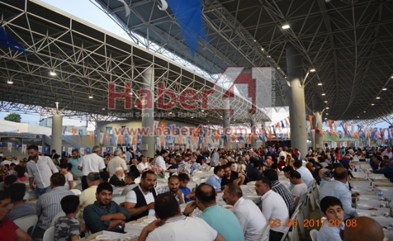 Ak Parti Gebze'de 2000 kişi ile İftarda Buluştu