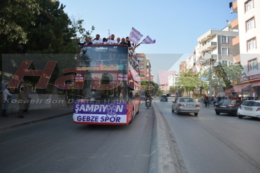 Gebze Şampiyonu Bağrına Bastı