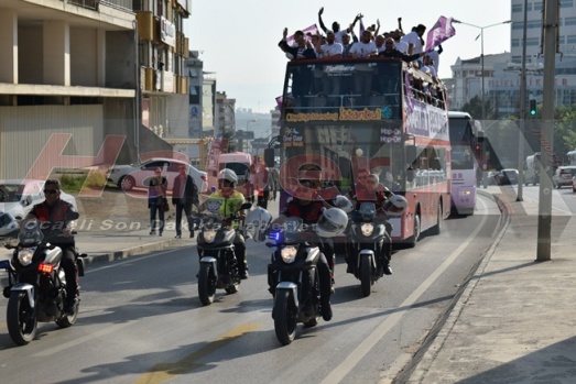 Gebze Şampiyonu Bağrına Bastı