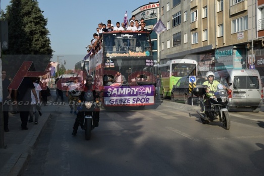 Gebze Şampiyonu Bağrına Bastı