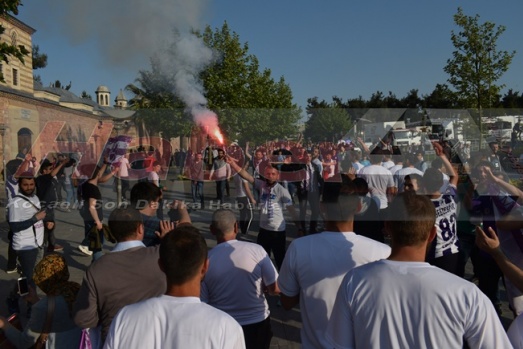 Gebze Şampiyonu Bağrına Bastı