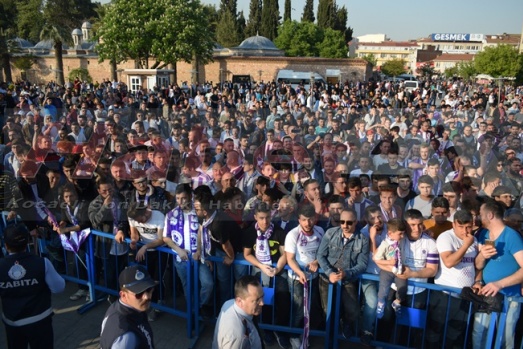 Gebze Şampiyonu Bağrına Bastı