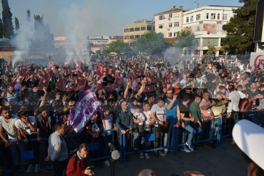 Gebze Şampiyonu Bağrına Bastı