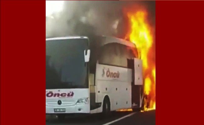 TEM otoyolunda yolcu otobüsü alev alev yandı!