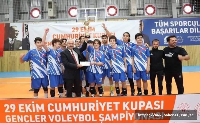 Gebze Anadolu Lisesi Cumhuriyet Kupası’nda birinci oldu