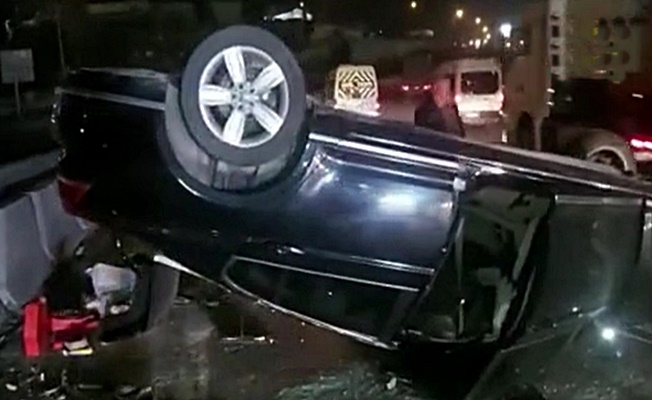Bariyerlere çarpıp takla atan aracın sürücüsü yaralandı!