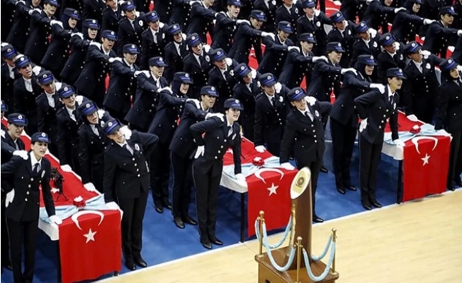İstanbul'da 499 kadın polis memurunun mezuniyet sevinci