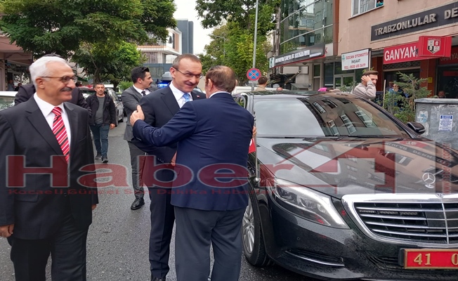 Vali Yavuz Gebze Trabzonlular Derneğini ziyaret etti