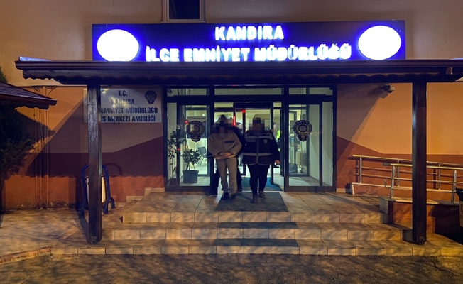 Düğün salonunda içinde 60 bin liralık altın bulunan çantayı çalan şahıslar yakalandı
