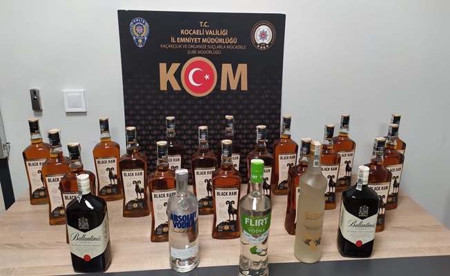 Durdurulan araçta 23 Şişe kaçak alkol ele geçirildi