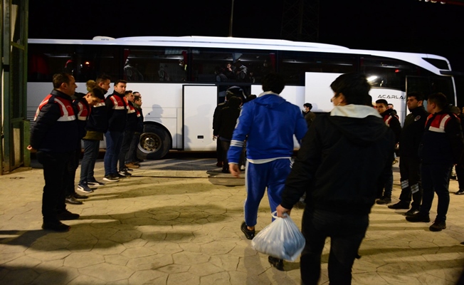 Kocaeli'de 96 düzensiz göçmen sınır dışı edildi