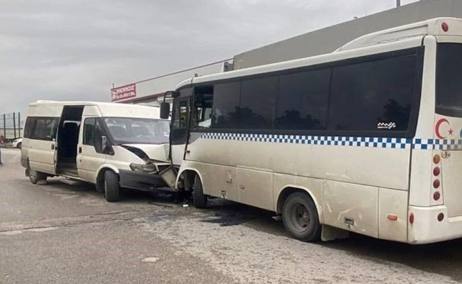 Kocaeli'de iki işçi servisi kafa kafaya çarpıştı: 6 yaralı