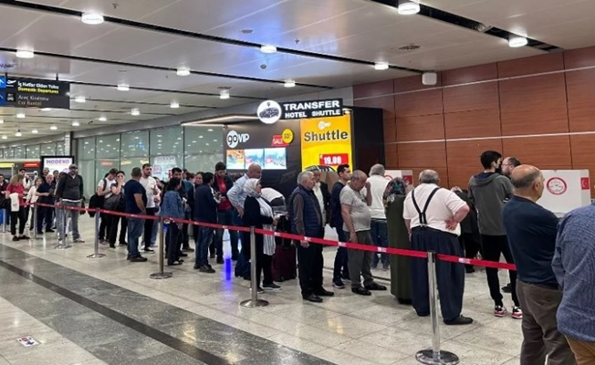 Sabiha Gökçen'de oy kullanma işlemi sürüyor Sabiha Gökçen'de oy kullanma işlemi sürüyor