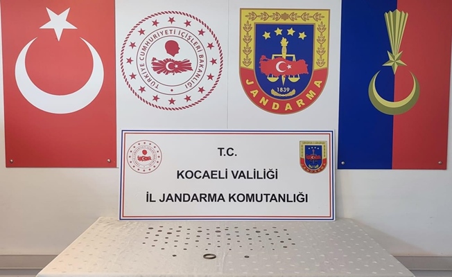 Gebze'de durdurulan araçtan 77 tarihi eser ele geçirildi Gebze'de durdurulan araçtan 77 tarihi eser ele geçirildi