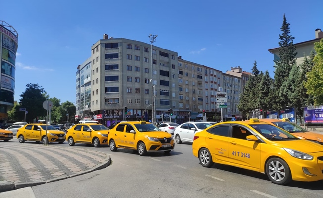 Gebze'li taksicilerden yakıt zammına protesto! Gebze'li taksicilerden yakıt zammına protesto!