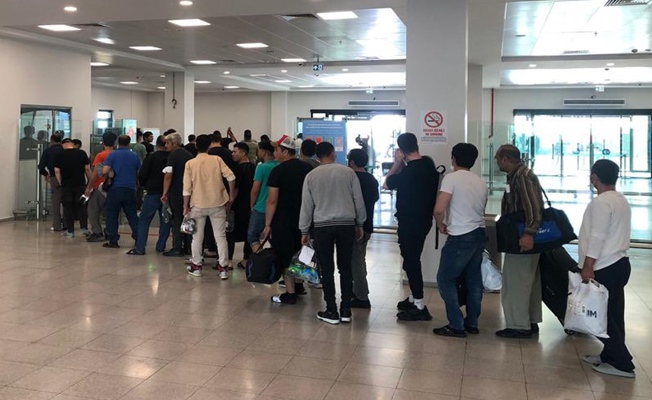 Kocaeli'de 72 Düzensiz Göçmen Sınır Dışı Edildi Kocaeli'de 72 Düzensiz Göçmen Sınır Dışı Edildi