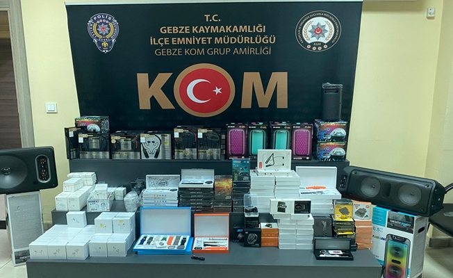 Kocaeli'de cep telefonu kaçakçılarına operasyon Kocaeli'de cep telefonu kaçakçılarına operasyon