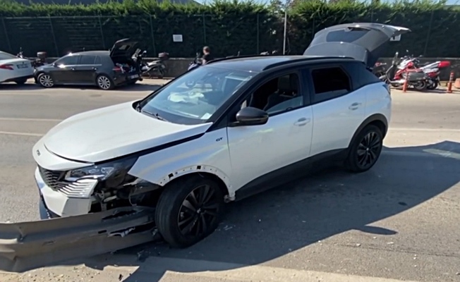 Kocaeli'de otomobil bariyerlere saplandı:1 yaralı Kocaeli'de otomobil bariyerlere saplandı:1 yaralı