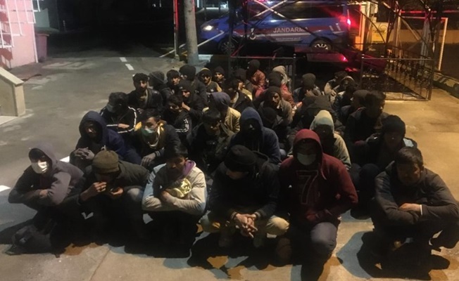 Dilovası'nda durdurulan araçta 7 kaçak göçmen yakalandı