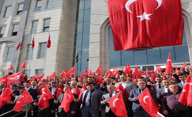 Gebze Adliyesi çalışanları Cumhuriyetimizin 100’üncü yılını ölümsüzleştirdiler