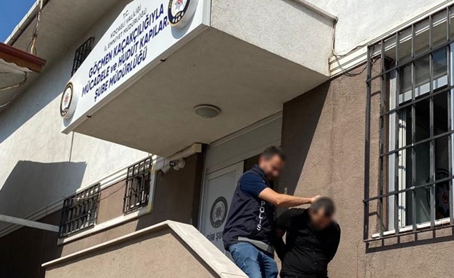 Hereke'de durdurulan araçta 6 kaçak göçmen yakalandı Hereke'de durdurulan araçta 6 kaçak göçmen yakalandı