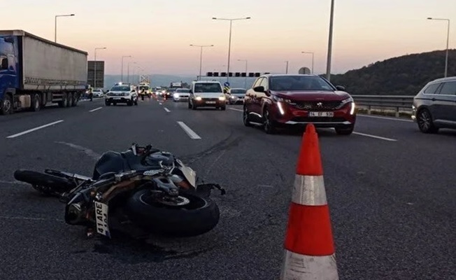 Kuzey Marmara otoyolunda TIR'a çarpan motosikletin sürücüsü hayatını kaybetti
