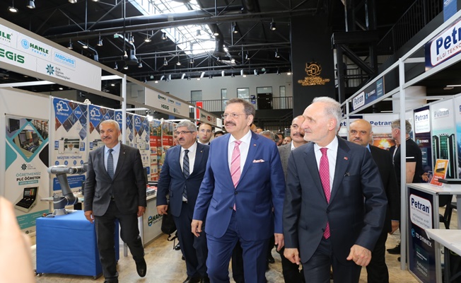 Hisarcıklıoğlu’dan Bilişim Fuarı’na tam not