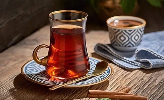 Çayı ve kahveyi şekerli içiyorsanız dikkat! Sıcak içeceklerdeki dişleri çatlatabilir!