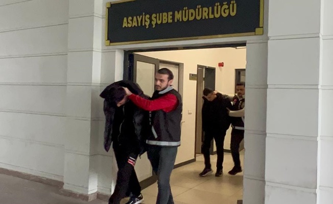 Vatandaşı 6 milyon liralık dolandıran zanlılar yakalandı! Vatandaşı 6 milyon liralık dolandıran zanlılar yakalandı!