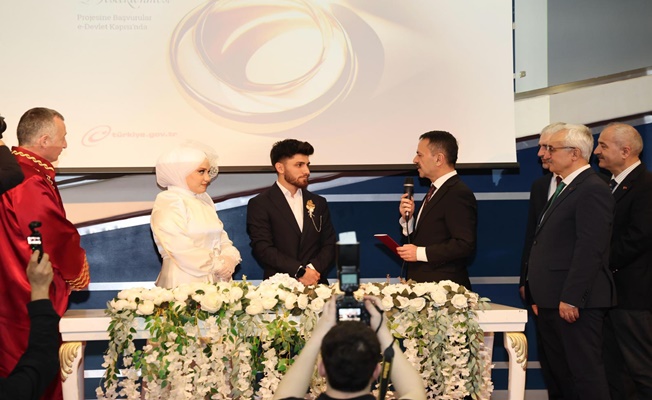 Vali İlhami Aktaş, Gençlik Fonuyla Evlenen İlk Çiftlerin Nikah Şahitliğini Yaptı