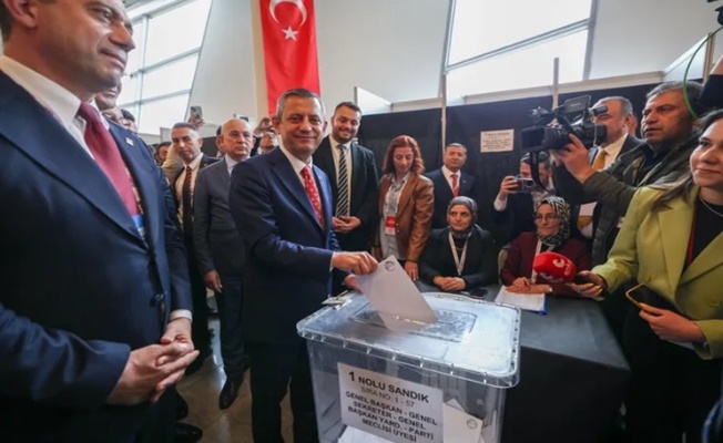Özgür Özel  yeniden Genel Başkan seçildi