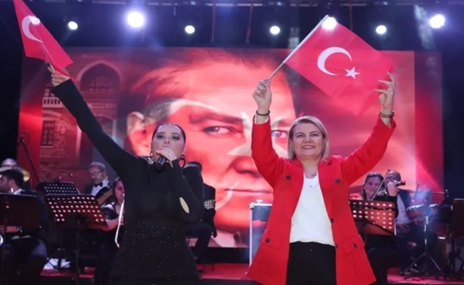 Kapanca Sokak’ta 19 Mayıs coşkusu Reyhan Karaca konseriyle taçlandı
