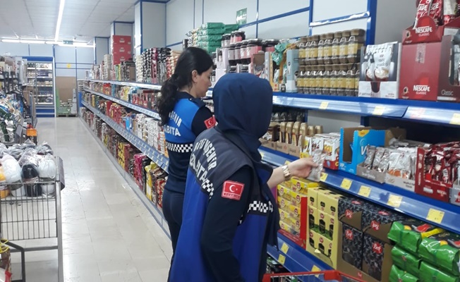 Kocaeli Büyükşehir zabıtasından market denetimi