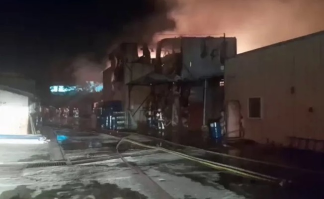 Çekmeköy’de sünger fabrikası yandı