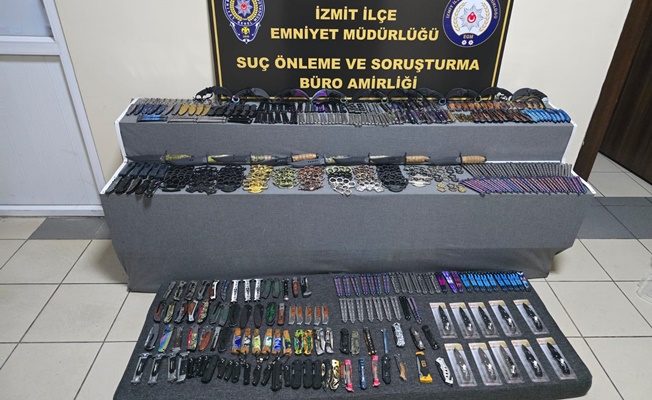 İzmit’te Ruhsatsız Kesici Alet Satışı: 2 Kişi Yakalandı