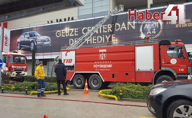 Gebze Center AVM'de Çıkan Yangın Korkuttu