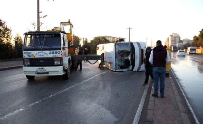 Gebze'de Minibüs Devrildi 11 Yaralı