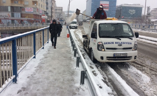 Gebze'de kar teyakkuzu  Ekipler iş başında!