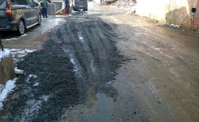 Gebze'de Bozulan asfalt zeminler onarılıyor
