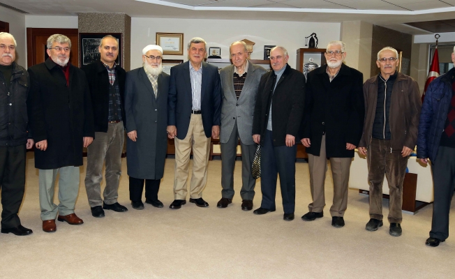 Başkan Karaosmanoğlu, ''Vatandaşına namlu uzatan hainleri unutmadık''