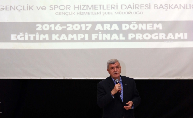 Başkan Karaosmanoğlu, Kılavuz Gençlik Modeli 2016-2017 ara dönem eğitim kampı final programına katıldı