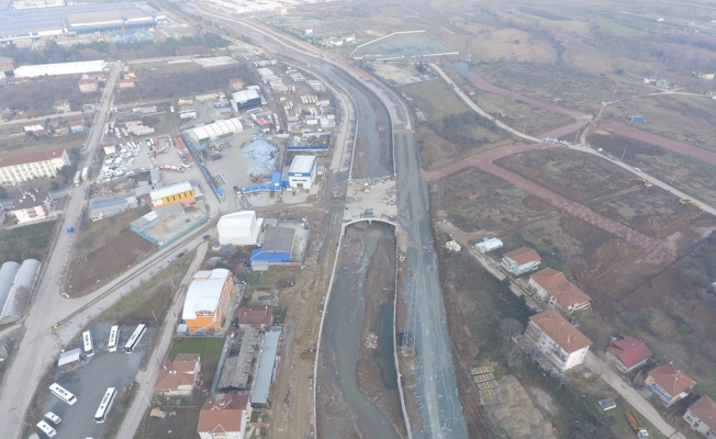 Gölcük Hisar Deresi Köprülü Kavşağı'nda inşaat devam ediyor