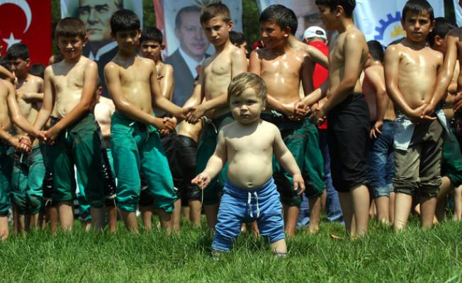 23. Geleneksel Hünkar Çayırı Yağlı Güreşleri Başladı