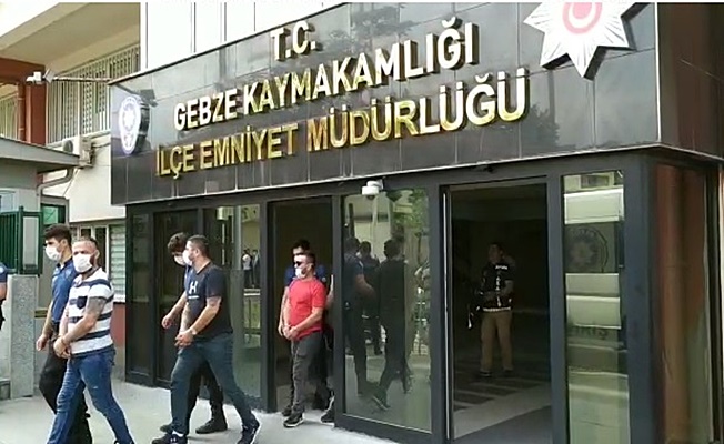 Vatandaşı darp ederek zorla para çektiren 4 kişi yakalandı!