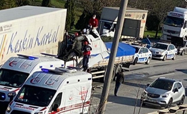 Duran TIR'a arkadan başka TIR çarptı: 1 yaralı