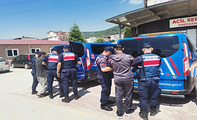 Jandarmanın yaptığı denetimlerde 242 aranan şahıs yakalandı