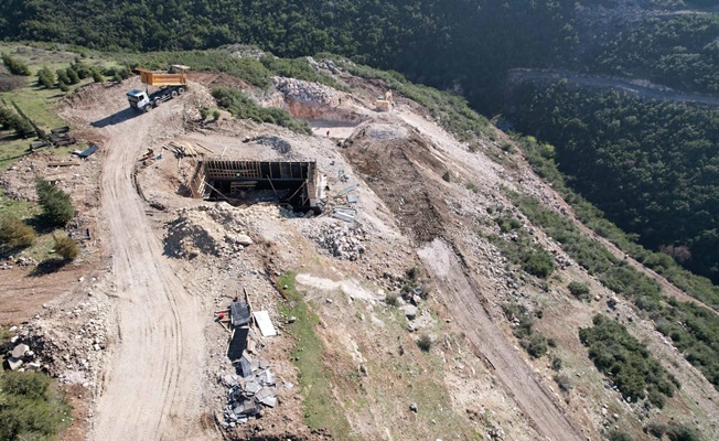 Dilovası Devlet Hastanesi’ne ulaşımı sağlayacak viyadüğün ayaklarına başlandı